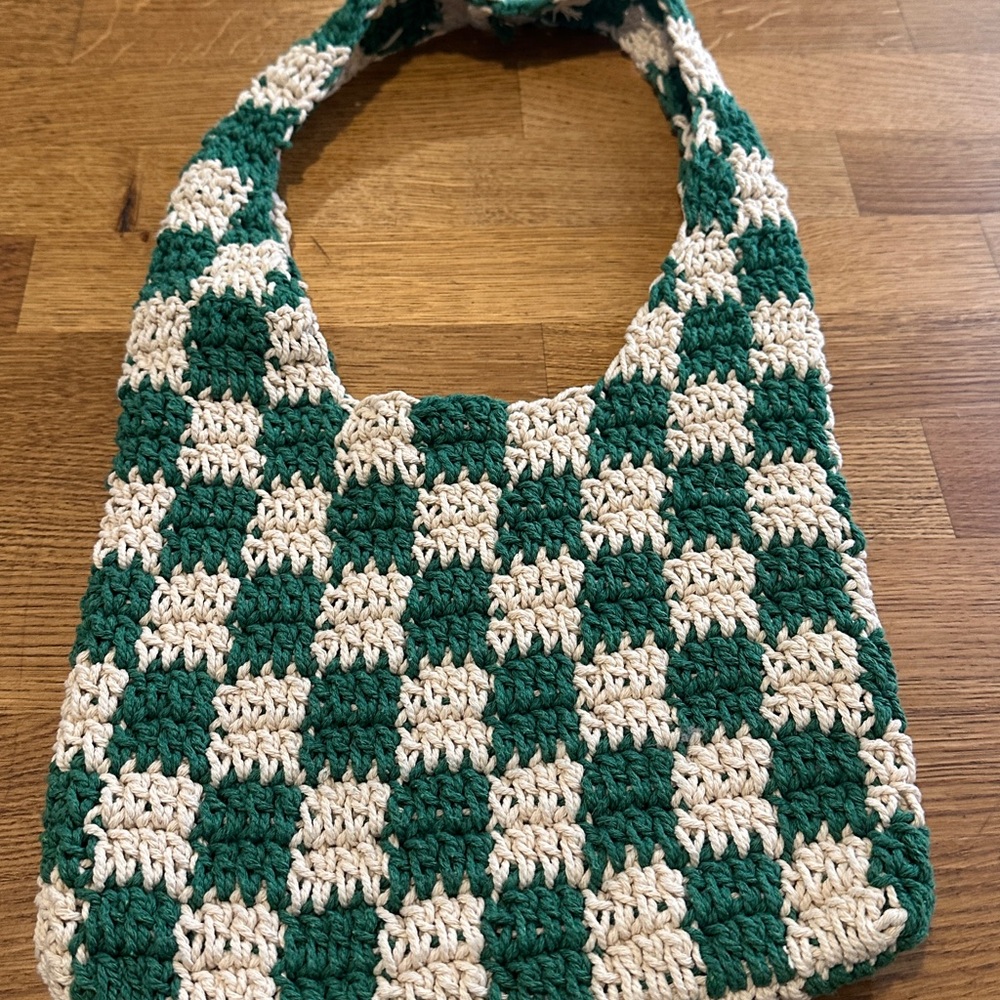 Cute knit checkered bag! Green 💚 and white 🤍